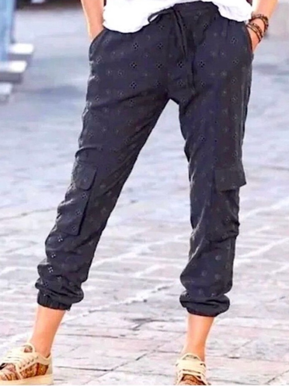 Sundance Relaxed Black Eyelet Cargo Jogger Pants size Small